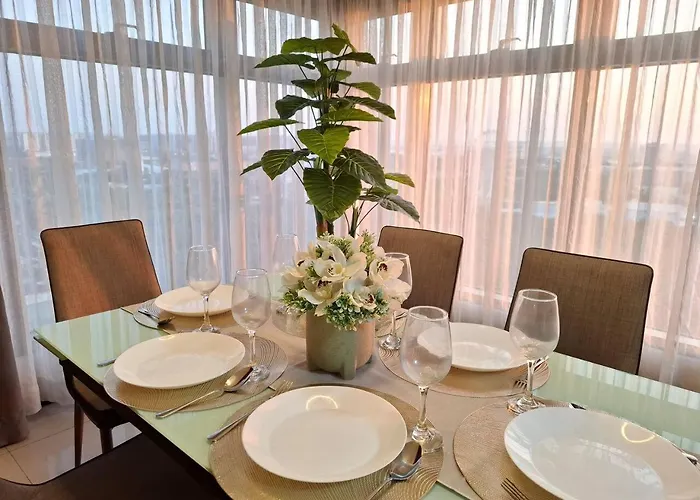 2br Wide -93sqm -pet -freeparking -picc,moa,wtc,ccp,airport Manila